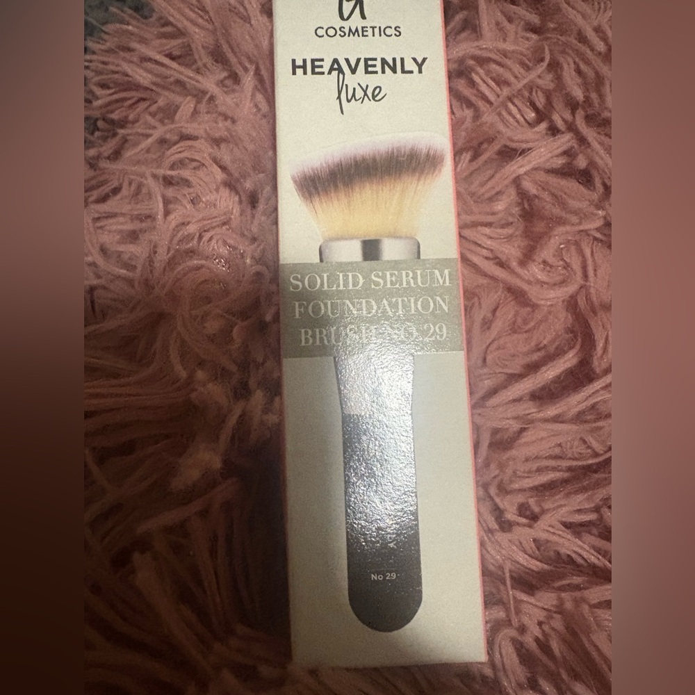 IT Cosmetics Heavenly Luxe Solid Serum Foundation Brush